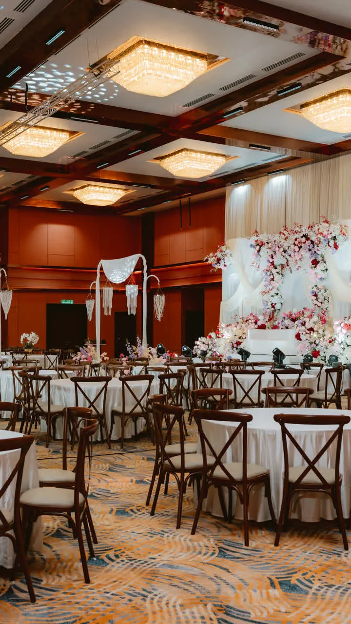 Guest seating arranged across Thaqwa Square hall